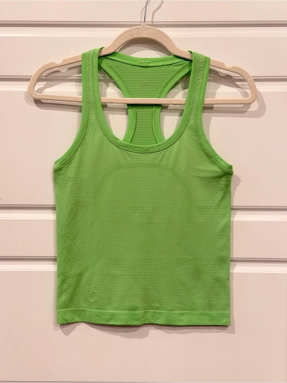 Lululemon Swiftly Tech Racerback Tank 2.0 Race Length Green Size 4 Running Yoga